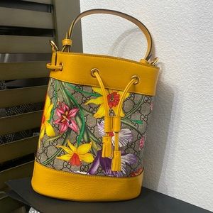 🌻SALE This Weekend Only!🌻Gucci Flora bucket bag! Rare find!
